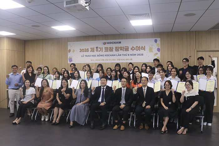 Học bổng KOCHAM tiếp thêm động lực cho sinh viên Khoa Đông phương